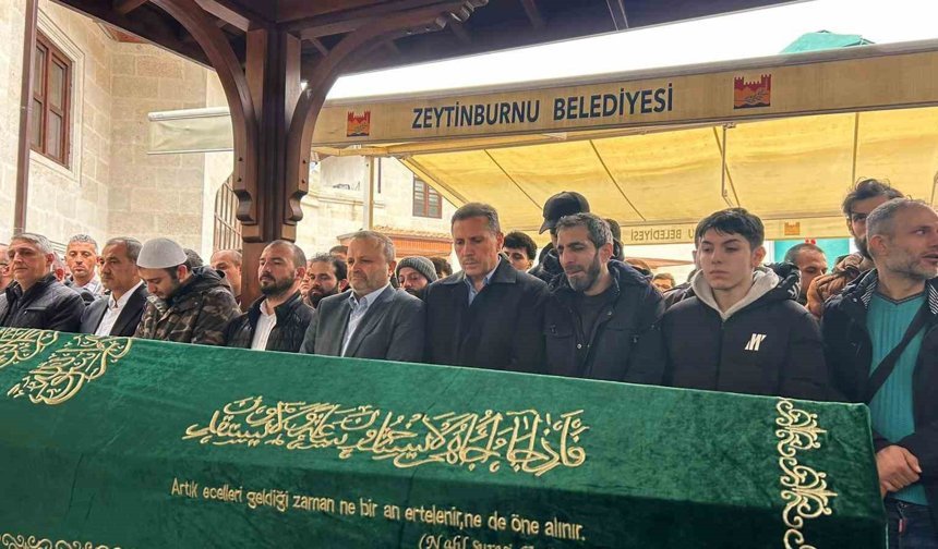 Kızının tabuta sarılarak gözyaşlarına boğuldu