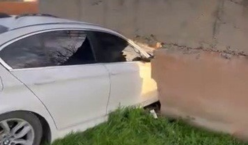 Otomobil ihata duvarına çarptı: 1 yaralı