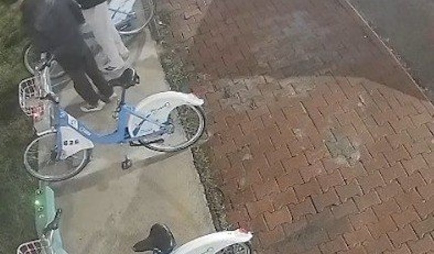 Belediyenin bisikletlerine böyle zarar verdiler