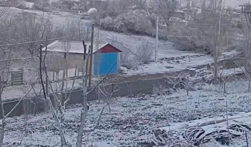 Çiçekdağı ilçesinde Nisan ayında kar yağdı