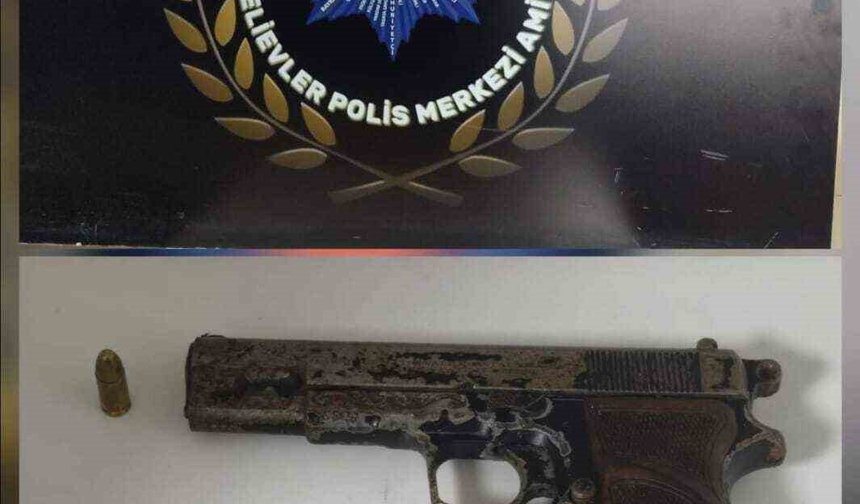 Aranan 4 şahıs polis ekipleri tarafından yakalandı