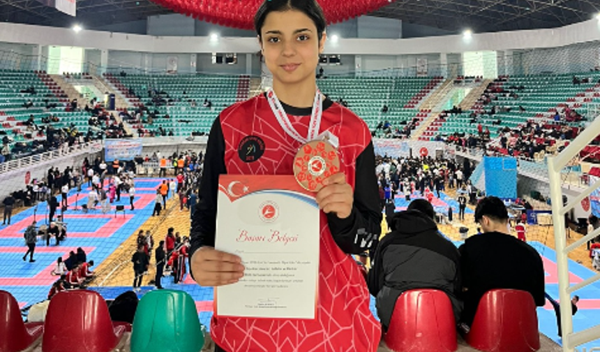 Niğdeli Ayşe Hümeyra Ateş Türkiye üçüncüsü oldu