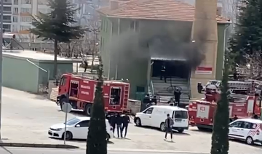 Niğde'de camiden dumanlar yükseldi