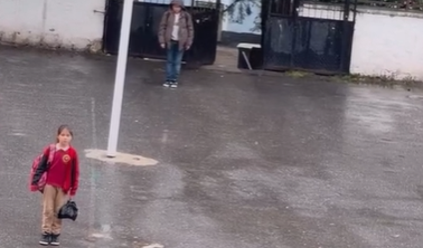 Niğde’de yağmur altında gururlandıran görüntü