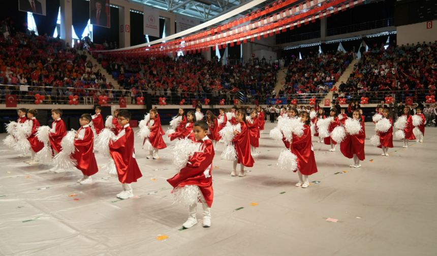 Niğde’de 23 Nisan Coşkusu tören ve gösterilerle kutlandı