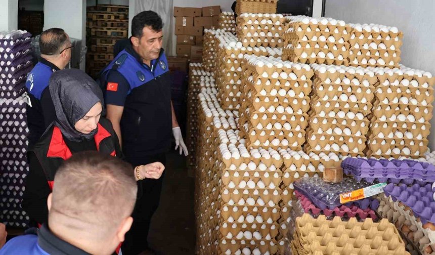 Sağlıksız depoya baskın: 5 bin koli yumurta imha edildi