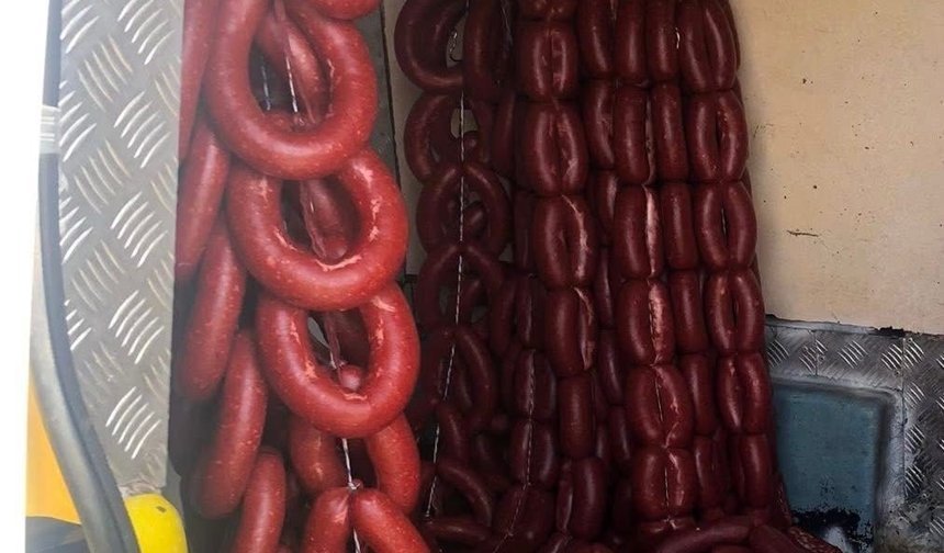 96 kilo kaçak sucuk ele geçirildi