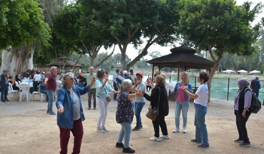 Belediyeden emeklilere doğa gezisi
