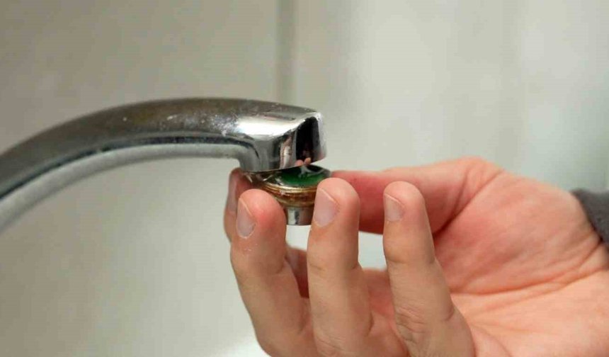 Musluğa takılan küçük aparat, suyu yüzde 70 kurtarıyor