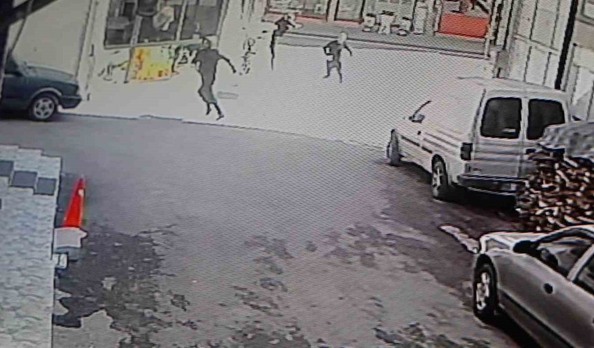 Silahlı saldırıya çakmakla karşılık verdi