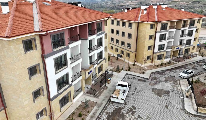 TOKİ konutları hak sahiplerine teslim edildi