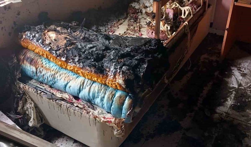 Yıldırım düşen evde yangın çıktı