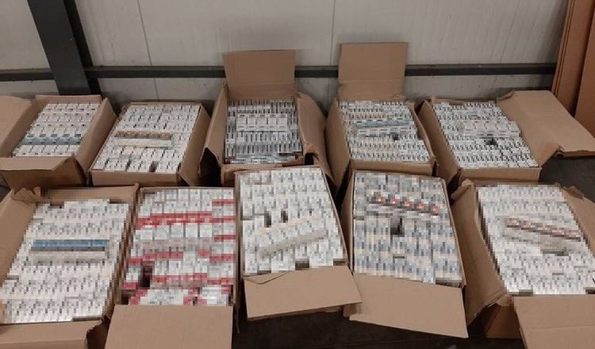 Otobüste tavan klimasına gizlenen sigara gümrüğe takıldı