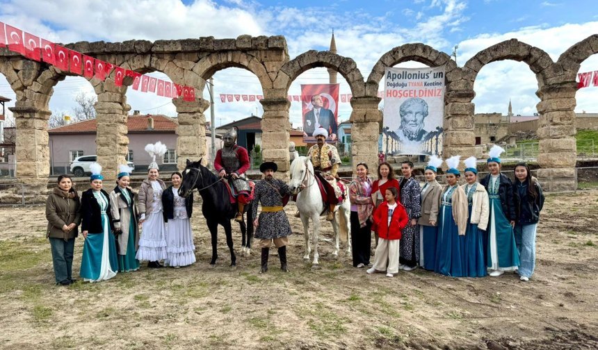 Kazak Heyeti Tarihi Su Kemerlerini gezdi