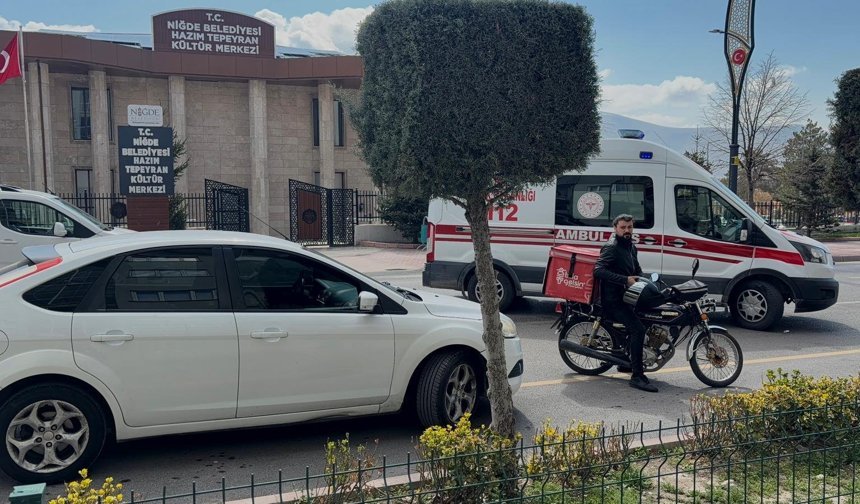 Niğde’de motor kurye ile otomobil çarpıştı: 1 Yaralı