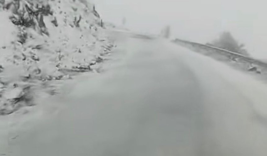 Niğde'de nisan ayında yeniden beyaza büründü
