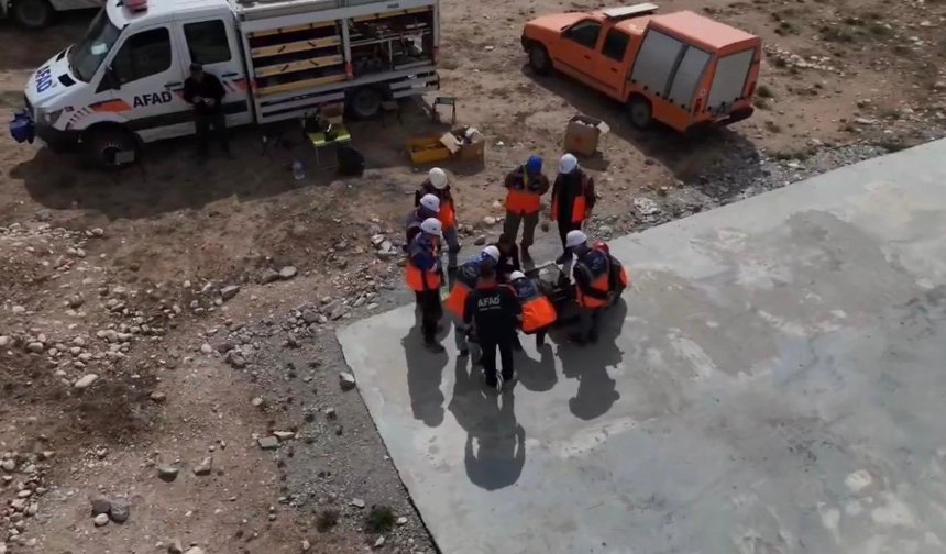 Niğde'de enkazda arama kurtarma eğitimi veriliyor