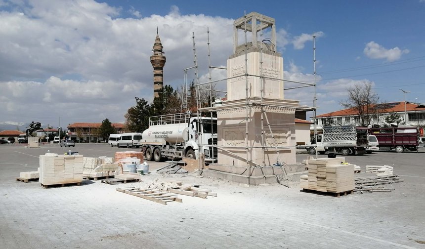 Midyat Belediyesi'nden Şehit Ömer Halisdemir anısına anıt