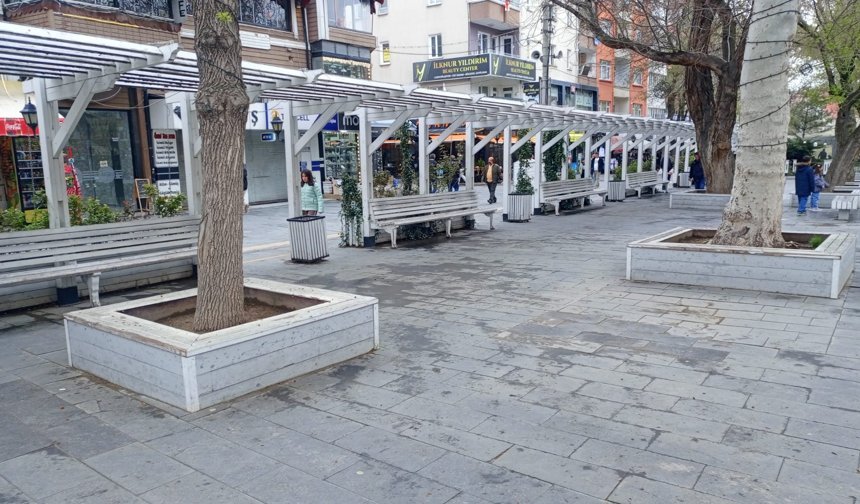 Yağışlı hava Şadırvan Park’ı boş bıraktı