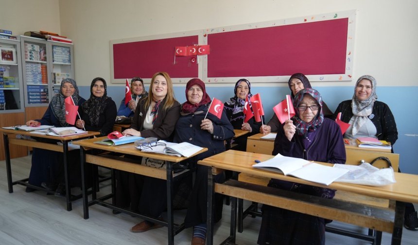 Niğde’de eğitimden uzak kalan kadınlar sıralara geri döndü