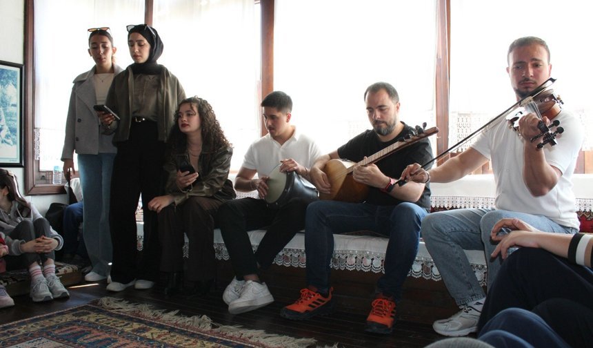 Bor Kütüphanesi’nde Türkü yolculuğu