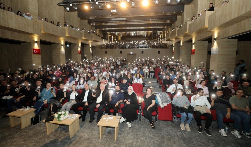 Niğde'de 3. tiyatro festivali alkışlarla sona erdi