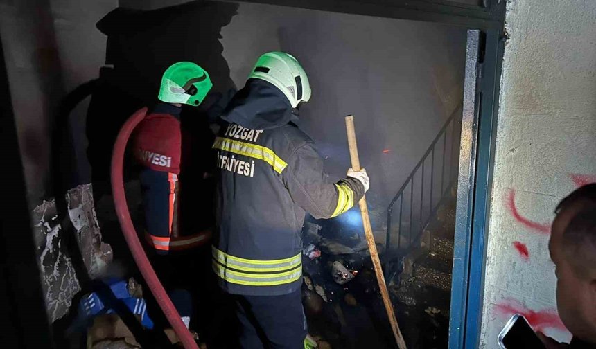 Metruk binada çıkan yangın kısa sürede söndürüldü