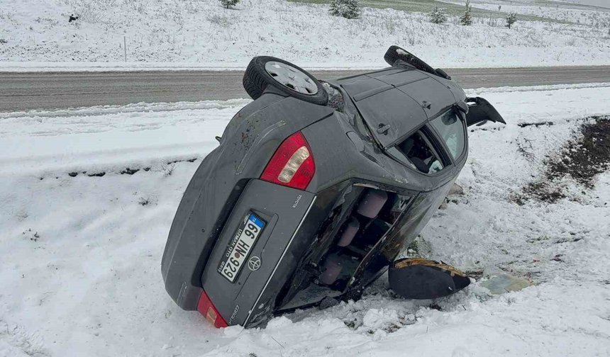 Otomobil yan yattı: 4 yaralı