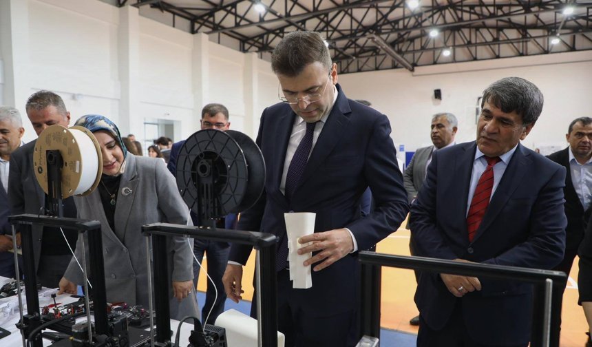 Niğde'de geleceğin bilim insanları projelerini sergiledi