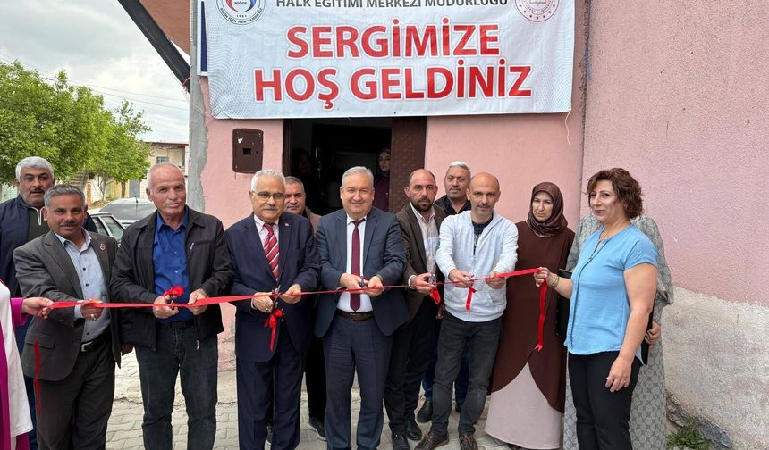 Sazlıca'da el emeği göz nuru eserler sergilendi