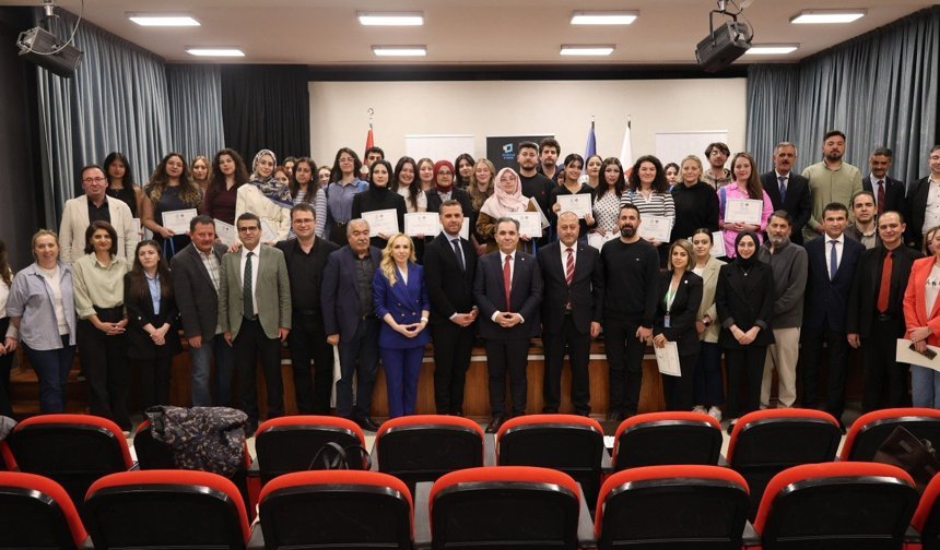 Genç iletişimciler millet iradesini manşetlere taşıdı
