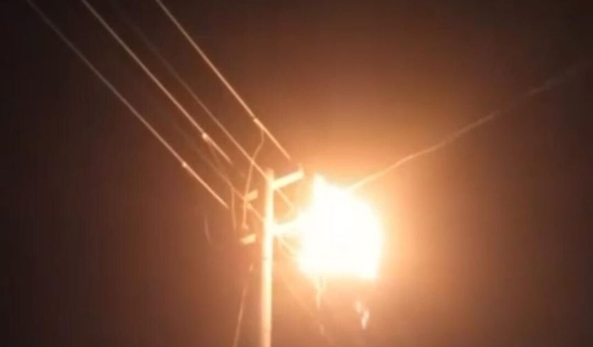 Nar Mahallesi'nde elektrik direği yandı