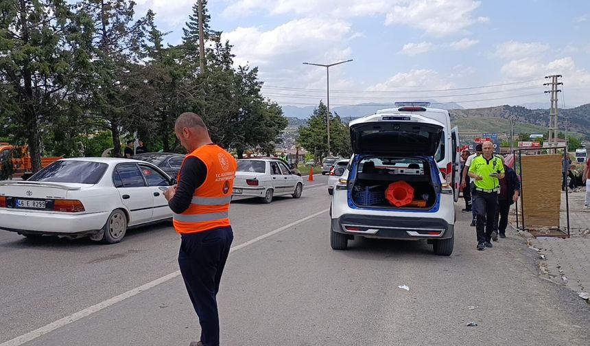 İki otomobil çarpıştı: 1 yaralı