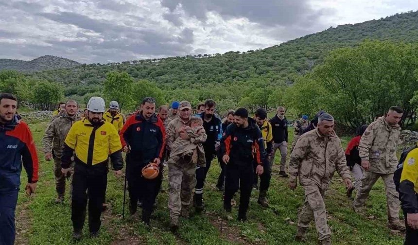 Mehmetçik'ten duygulandıran hareket
