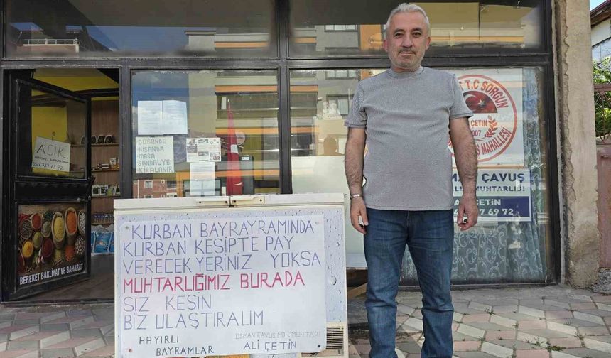 Muhtar Çetin, hayırseverler ve ihtiyaç sahipleri arasında köprü oldu