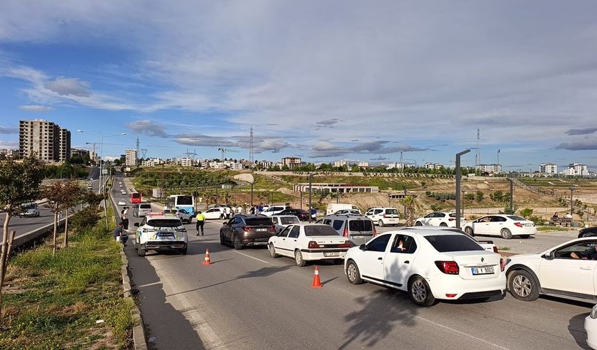 Otomobil ile minibüs çarpıştı: 1 yaralı