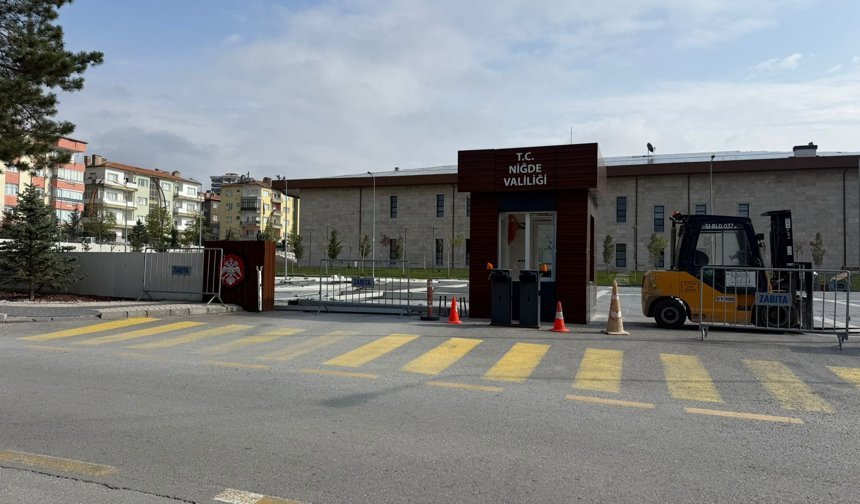 Niğde’de kitap fuarı hazırlığı için otopark kapatıldı
