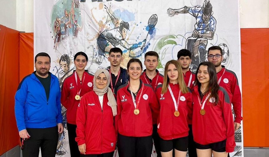 Niğdeli gençlerden YURTLİG’te çifte şampiyonluk