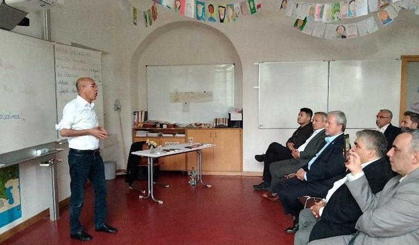 Niğdeli Öğretmen Münih’te Doğu Türkistan konferansına katıldı