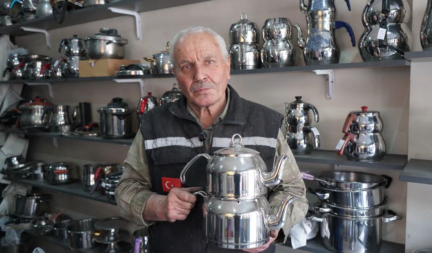 35 yıldır mutfak eşyalarına yeniden hayat veriyor