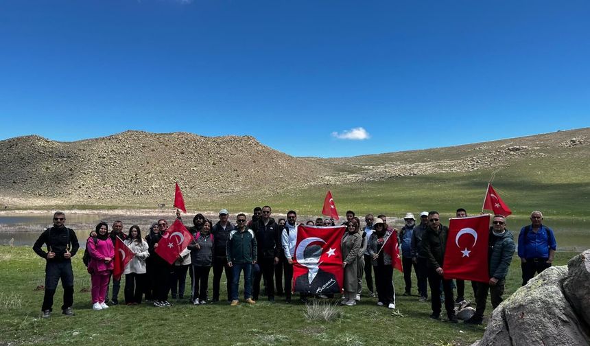 Niğde’de 51 kişi Göllüdağ zirvesine yürüdü