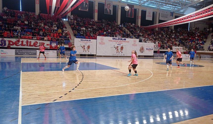 Niğde’de Futsal Final heyecanı sürüyor