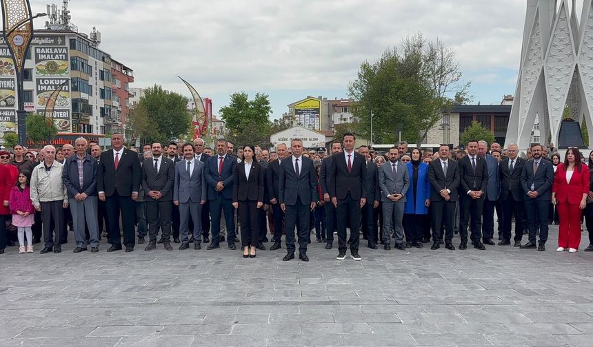 Niğde'de 19 Mayıs çelenk sunma töreniyle başladı