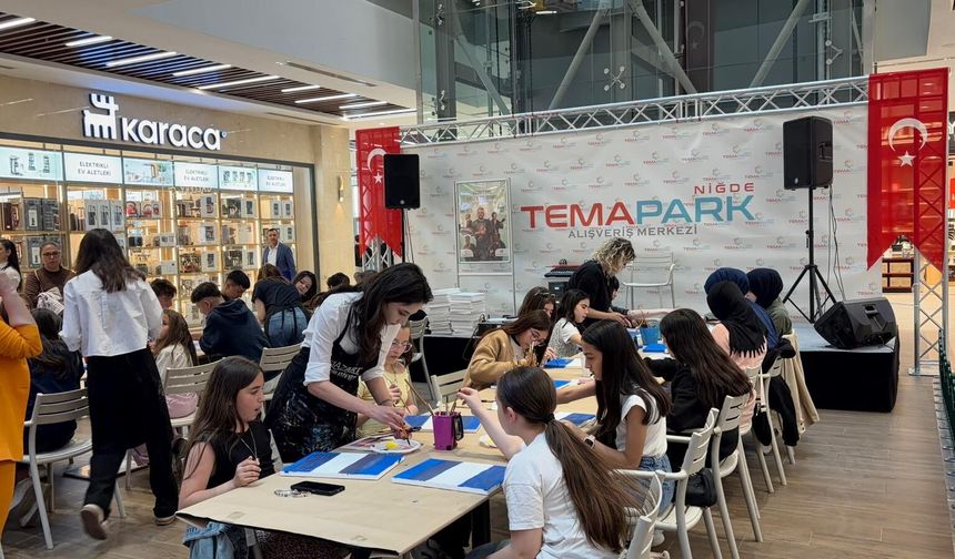Niğde’de 19 Mayıs için tuval boyama etkinliği düzenlendi