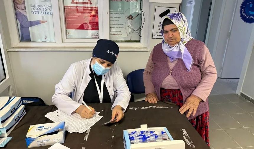 Mobil sağlık ekibi Hacıabdullah’ta vatandaşlarla buluştu