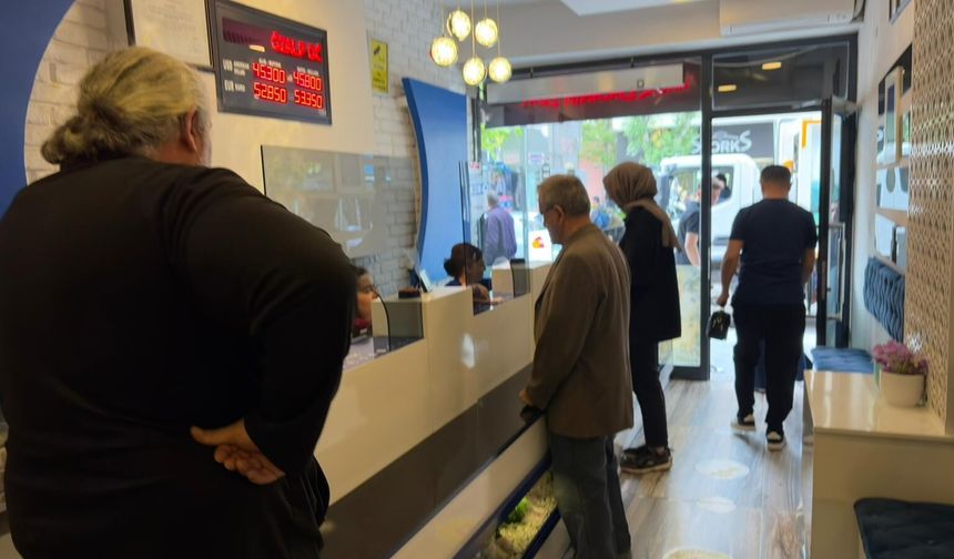 Niğde’de kurbanlık için döviz bozduruyorlar