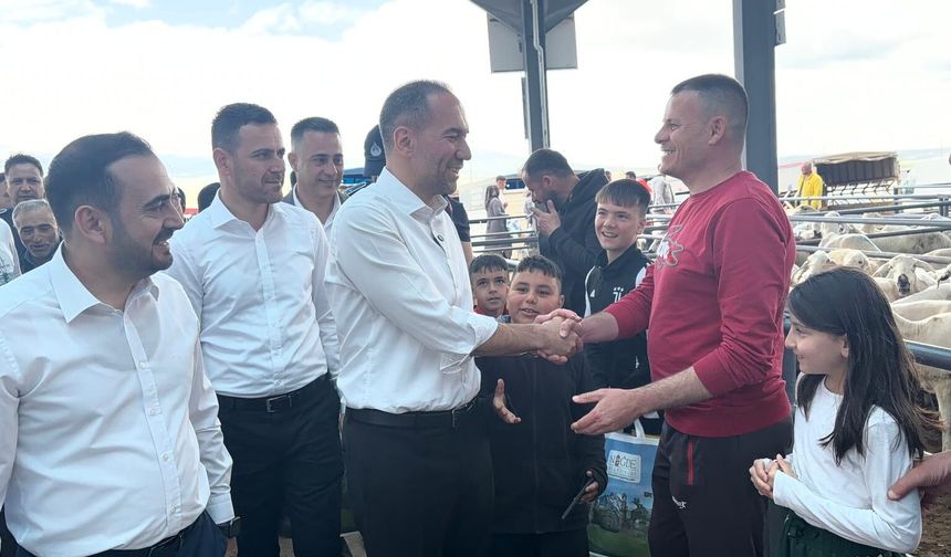 Başkan Özdemir hayvan pazarı esnafıyla buluştu