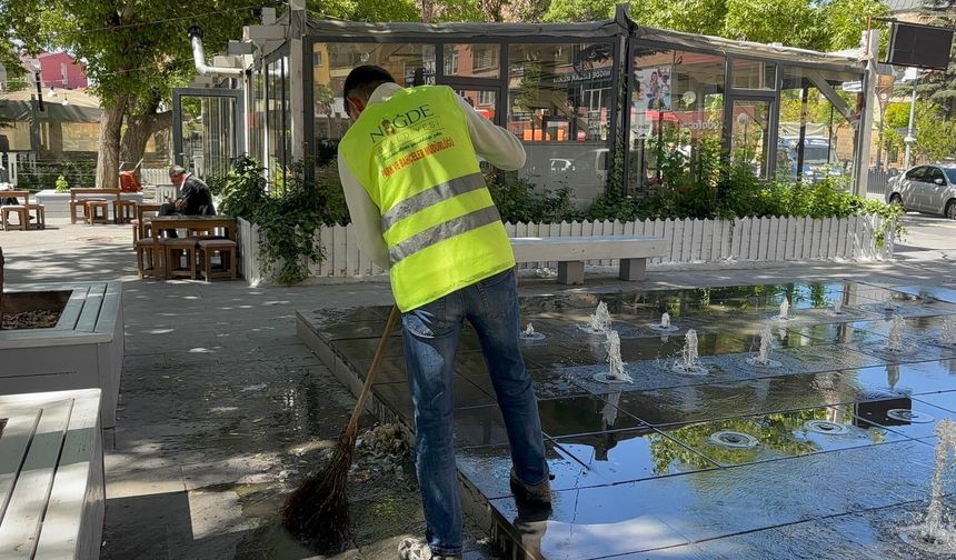Niğde Belediyesi ekipleri bayramda sahada