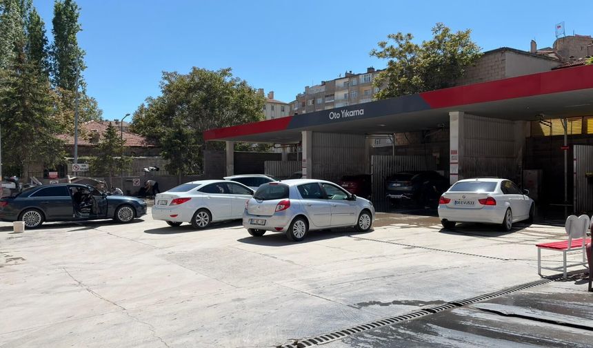 Bayramın son günü Niğde’de oto yıkamalarda hareketlilik