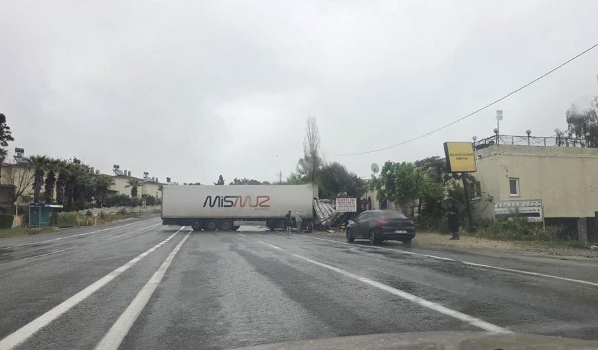 Yağışlı hava kazayı getirdi